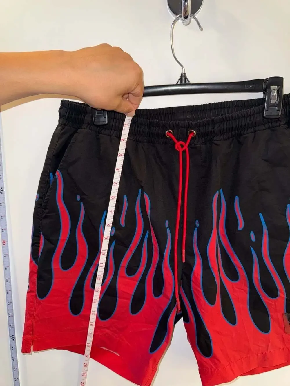 8&Nine Manufacturing Co. Flame Print Shorts Size Large